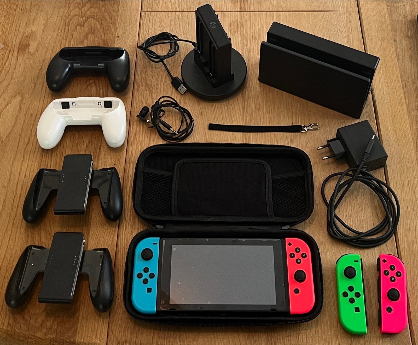 Nintendo Switch v2 (2019) incl. accessoires, Switch 2019 Upgrade, Gebruikt, Ophalen of Verzenden, Met 3 controllers of meer
