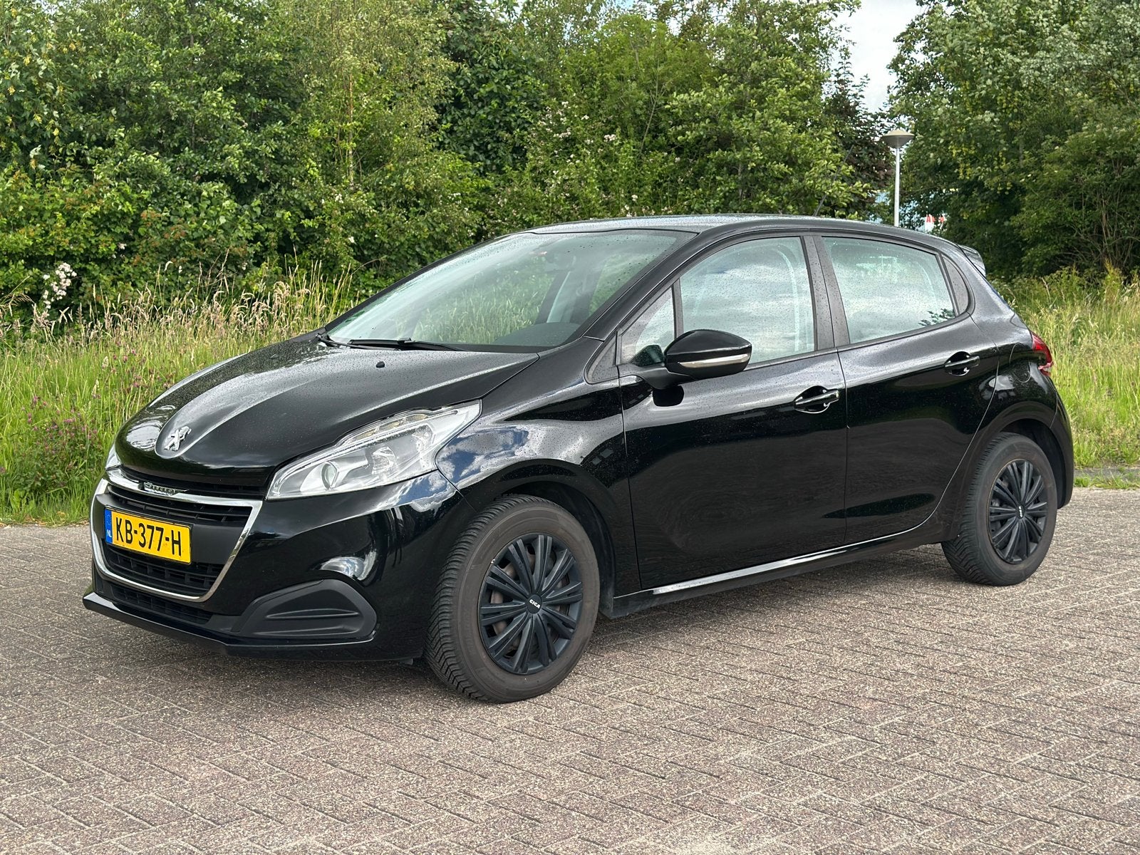 Peugeot 208 1.2 VTI 60KW/82PK 5-D 2016 Zwart, Voorwielaandrijving, Stof, 1199 cc, Origineel Nederlands
