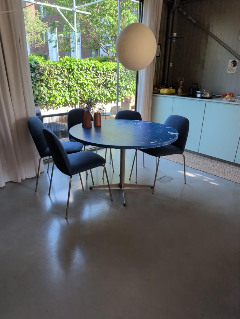 GRATIS RONDE TAFEL120cm  MET 6 STOELEN BLAUWE, Huis en Inrichting, Stoffering | Vloerbedekking, Gebruikt, Laminaat, 75 m² of meer