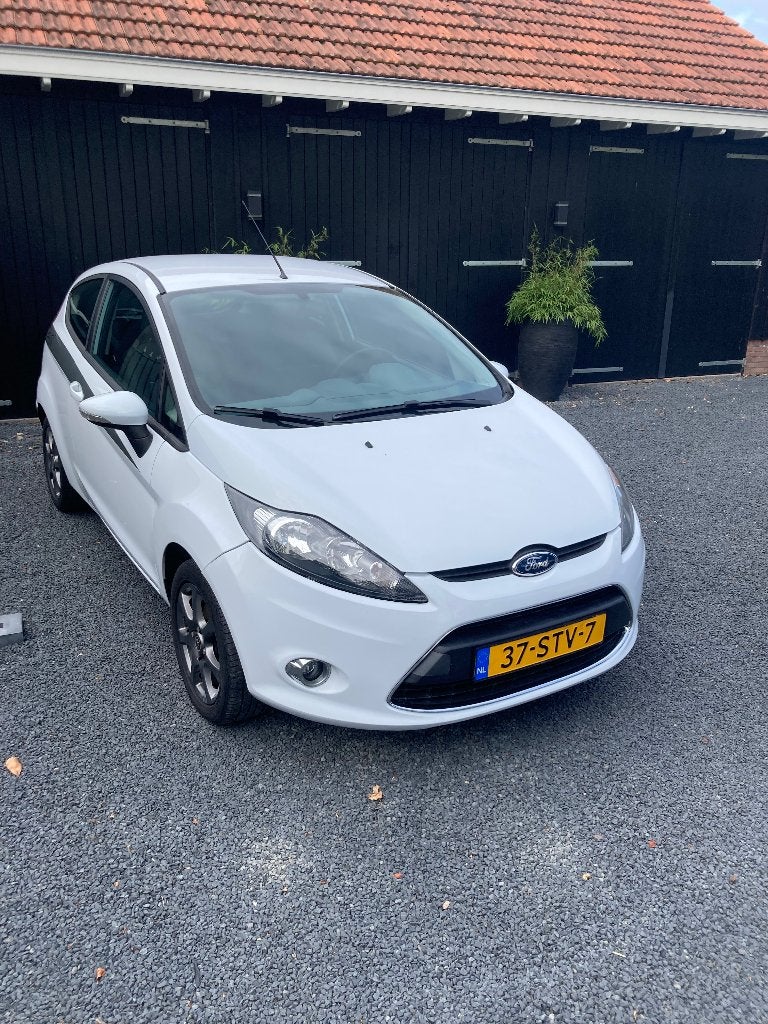 Ford Fiësta 1.25 44KW 3DR 2011 Wit, Auto's, Ford, Voorwielaandrijving, 4 cilinders, Wit, Origineel Nederlands