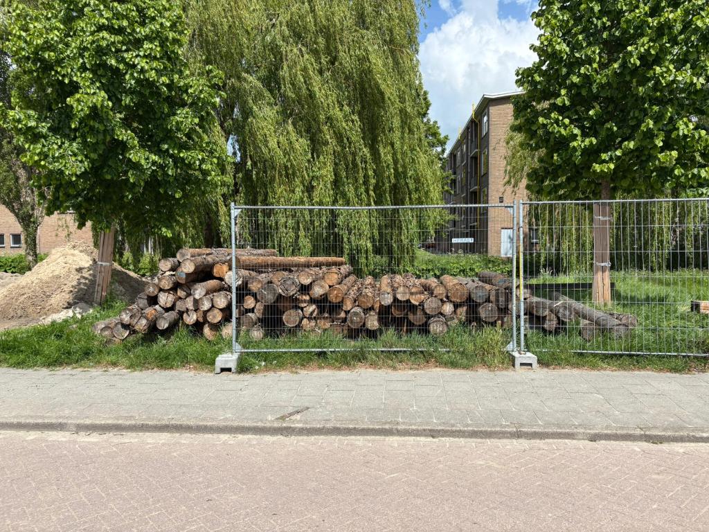 Heipaal 5 meter lang € 25,= per stuk minimaal 10 per keer, Ophalen, Nieuw, 250 cm of meer, Palen