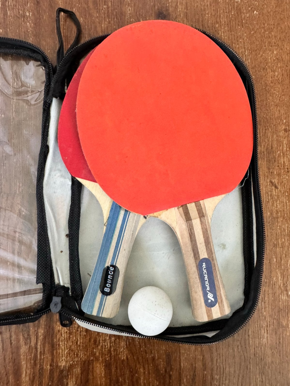 2 tafeltennis badjes en balletje in bewaartas, Sport en Fitness, Ophalen of Verzenden, Net, Batje(s) of Balletje(s)