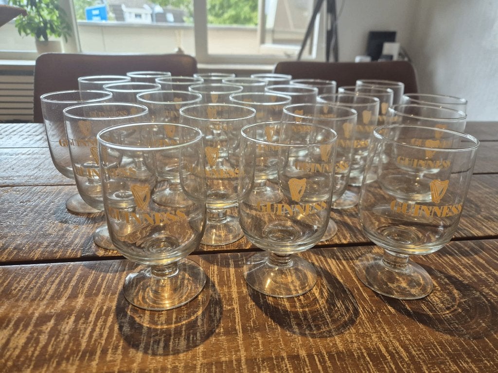 24x Vintage Guinness Goblets – originele doos, Ophalen of Verzenden, Zo goed als nieuw, Bierglas