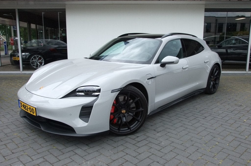 Porsche Taycan Sport Turismo/ NL auto/ Porsche Approved/ GTS, Auto's, Porsche, Automaat, Gebruikt, 124 €/maand, 4 stoelen
