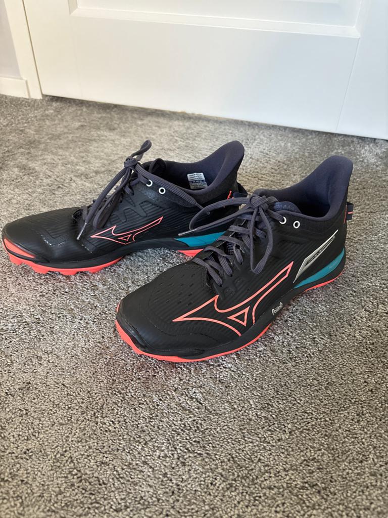 Mizuno wave leopardus - Zwart/Oranje/Blauw, Ophalen of Verzenden, Zo goed als nieuw, Schoenen