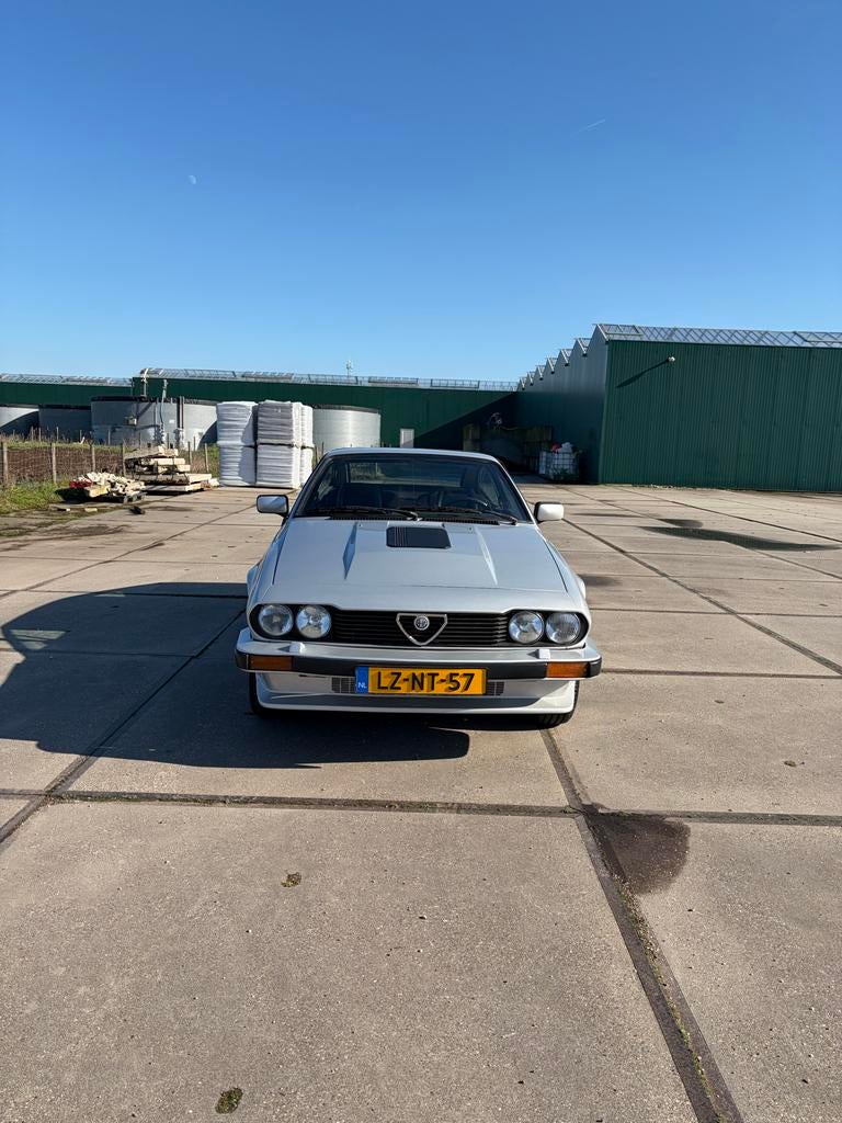 Alfa Romeo Alfa-6 2.5 GTV 1984 Grijs, Auto's, Alfa Romeo, Particulier, Benzine, Hatchback, Handgeschakeld, Geïmporteerd, Zilver of Grijs
