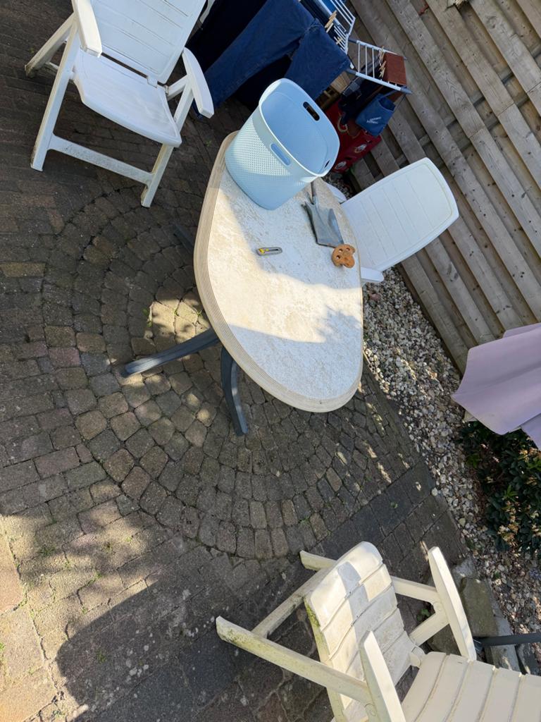 Ovale tuintafel met metalen onderstel, Ophalen, Gebruikt, Ovaal, Metaal