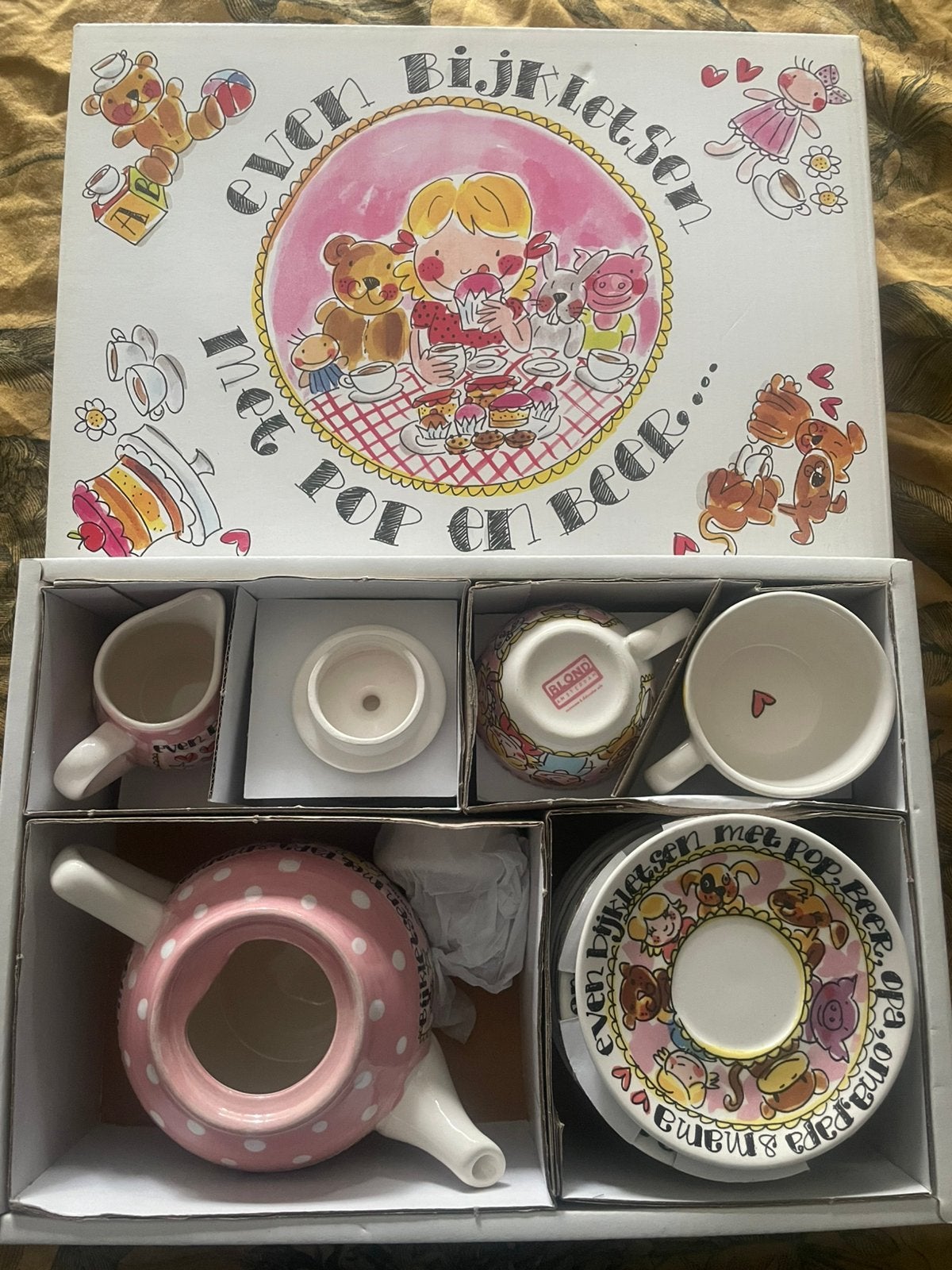 Blond Amsterdam kinderservies even bijkletsen met pop & beer, Ophalen, Zo goed als nieuw, Aardewerk