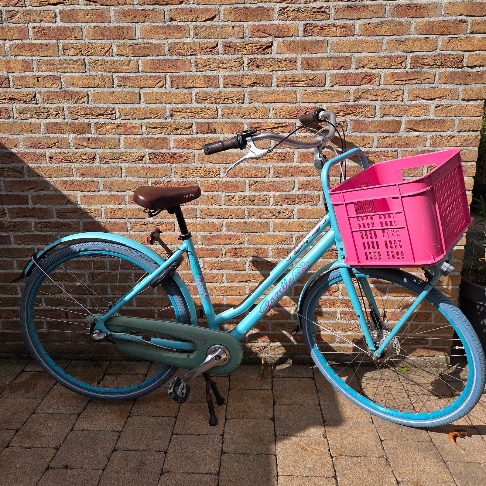 Blauwe Miss Grace fiets met roze krat 28 Inch meisjesfiets, Fietsen en Brommers, Fietsen | Dames | Damesfietsen, Ophalen, Gebruikt