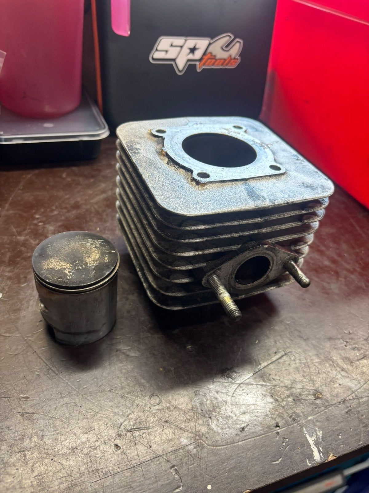 125 cc cilinder en zuiger piaggio, Ophalen of Verzenden, Gebruikt, Cilinder, Piaggio