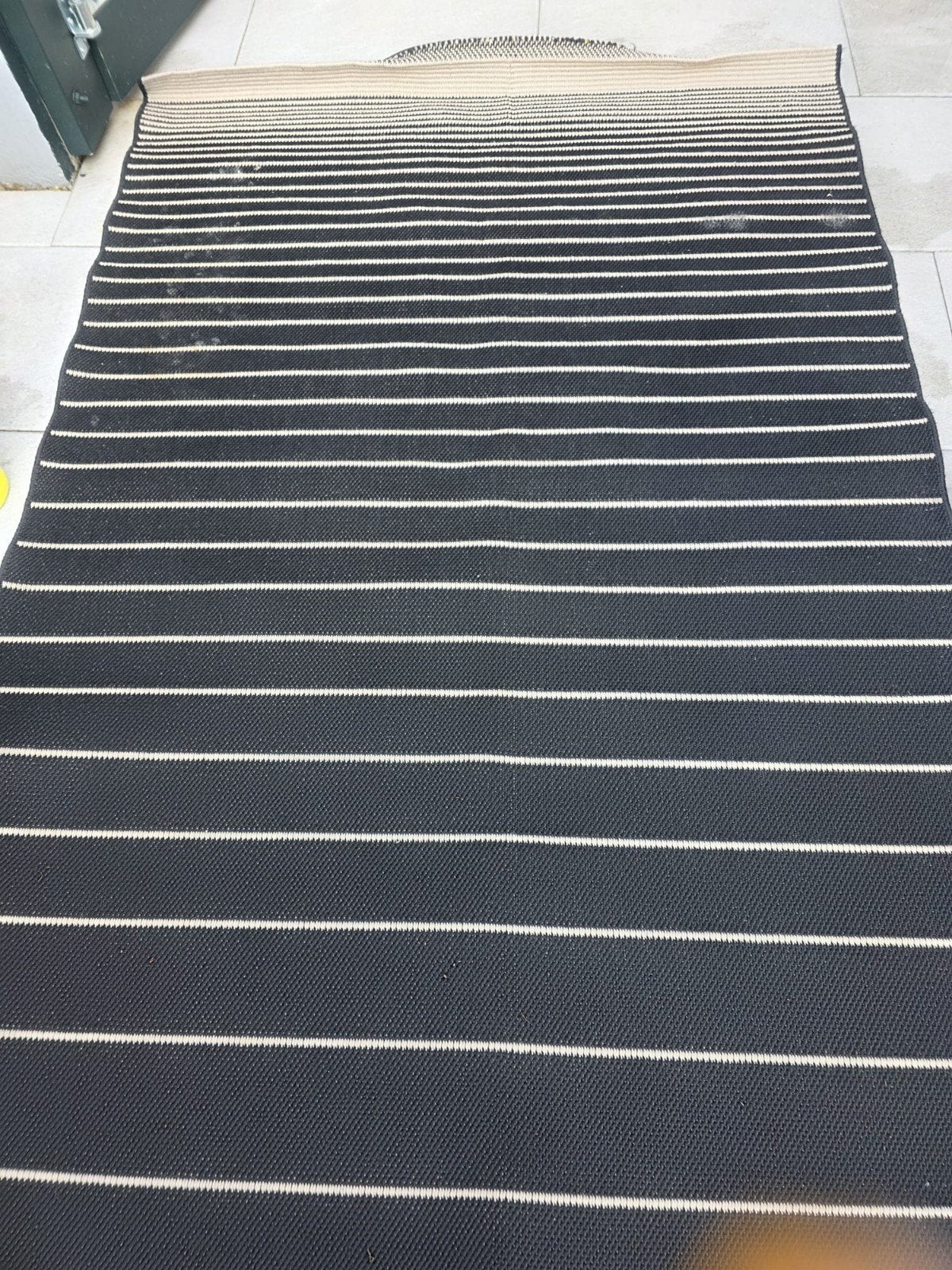 Zwart-wit gestreept vloerkleed 2 STUKKEN, Modern, Gestreept, Zo goed als nieuw, 150 tot 200 cm, 50 tot 100 cm