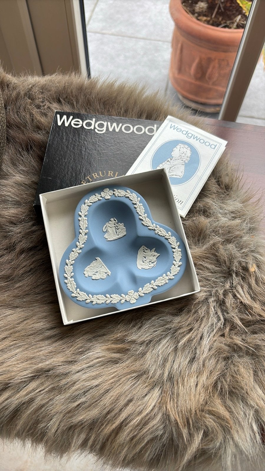 Wedgwood Jasperware Klaverblad Schaal - Nieuw in Doos, Antiek en Kunst, Ophalen of Verzenden