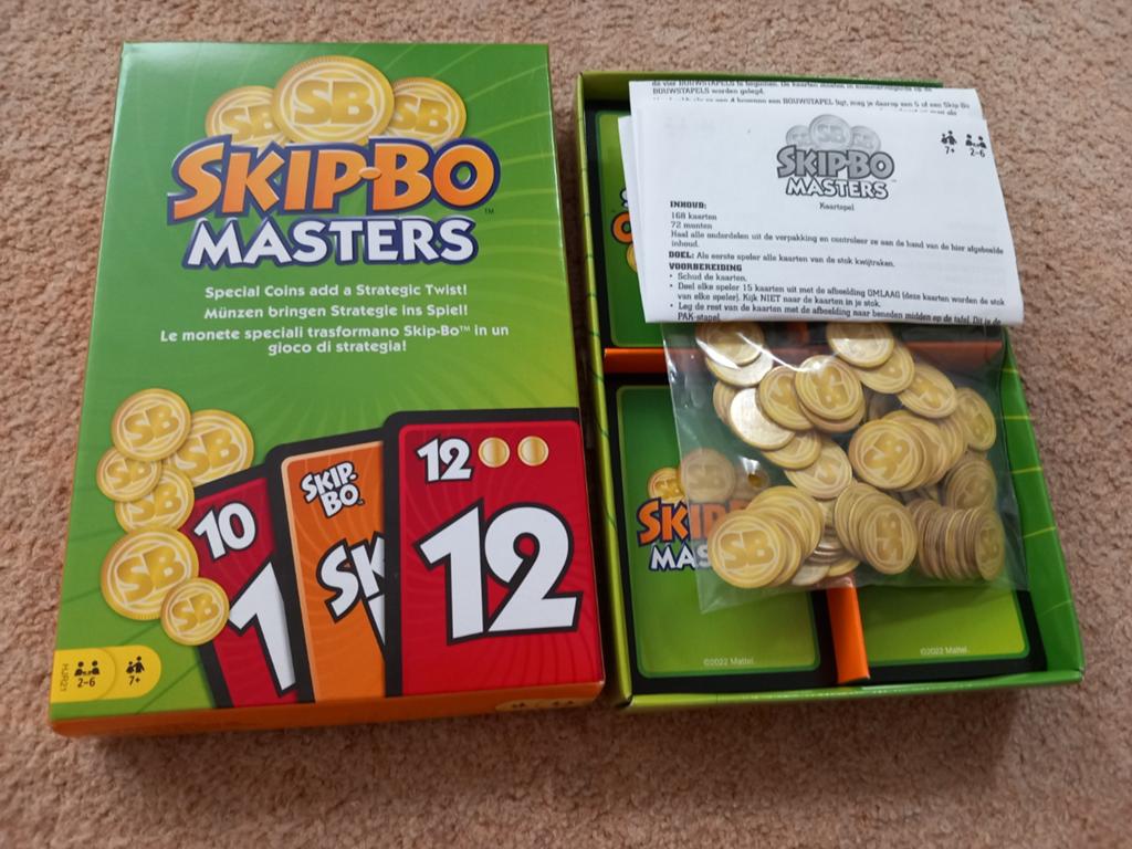 Skip Bo Masters: Compleet kaartspel met munten, Vijf spelers of meer, Ophalen of Verzenden, Zo goed als nieuw, Mattel