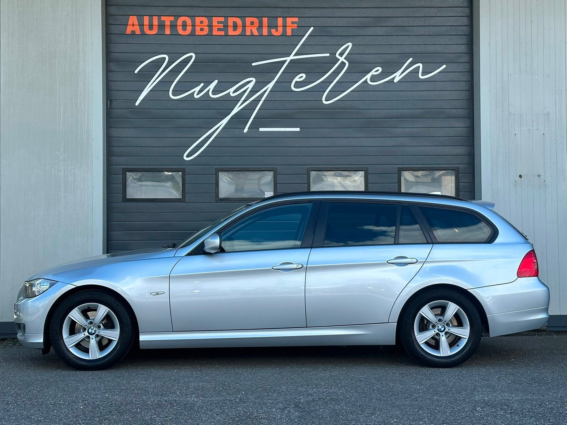 BMW 3-serie Touring 318i Automaat|Clima|Navi|Stoelverw|Xenon, Automaat, Euro 5, Zwart, 1435 kg