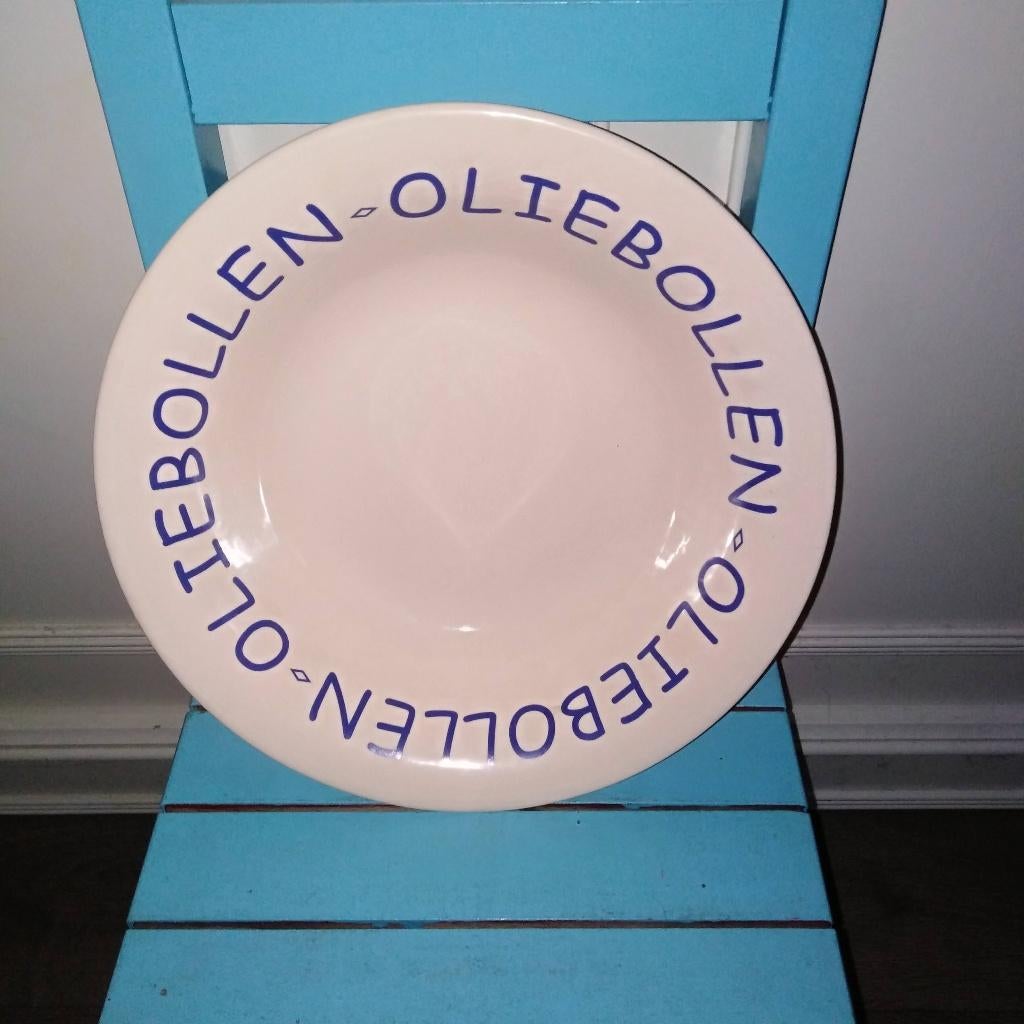 Oliebollen en Appelflappen schaal creme met blauwe letters, Huis en Inrichting, Keuken | Servies, Ophalen, Gebruikt, Schaal of Schalen