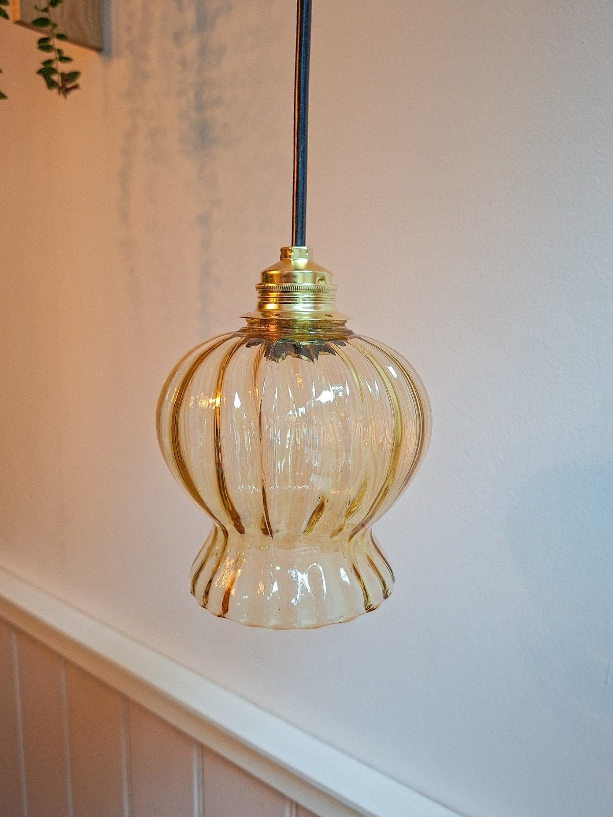 Vintage glazen hanglamp - Amberkleurig geribbeld glas, Vintage, Retro, Art Deco, Zo goed als nieuw, Glas, E27 (groot)