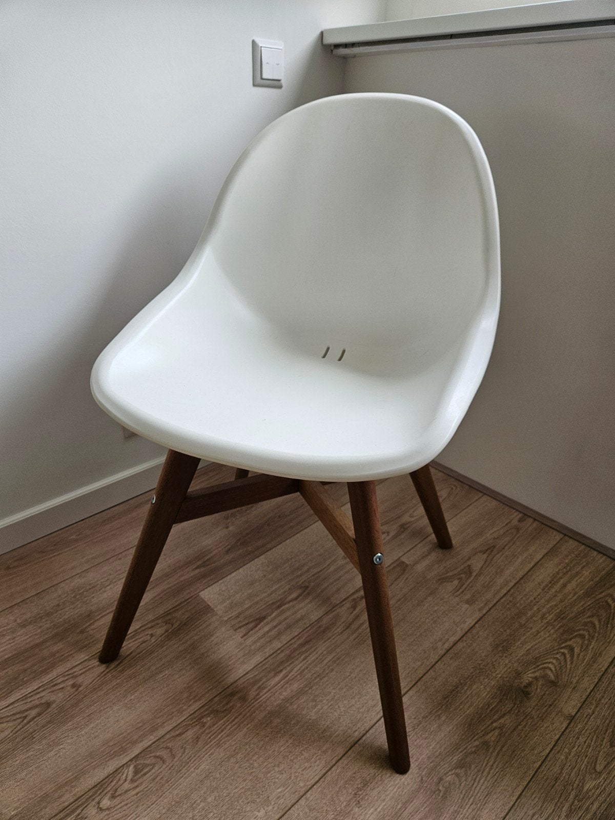 IKEA kuipstoel wit met houten poten, Wit, Zo goed als nieuw, Eén, Ophalen