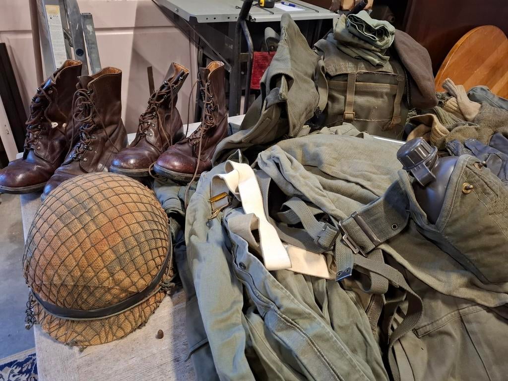 Militaire plunjebaal met psu jaren 60, 70, 80 . Zie foto's,, Verzamelen, Militaria | Algemeen, Ophalen, Landmacht, Nederland, Helm of Baret