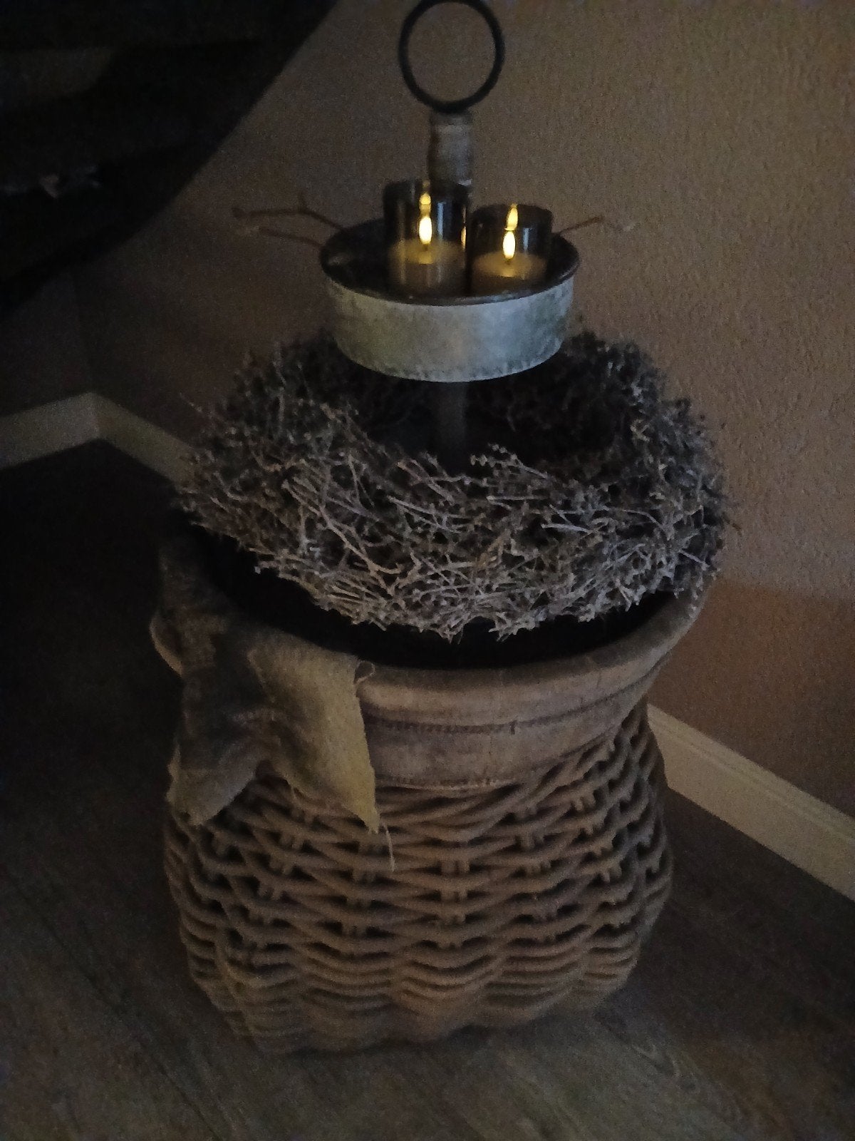 Decoratieve etagère met krans en kaarsen, Huis en Inrichting, Ophalen of Verzenden, Gebruikt, Etagère, Metaal