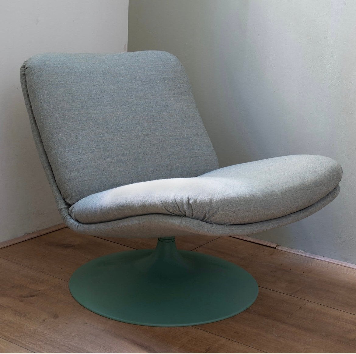 Artifort fauteuil F504 bekleed met Kvadrat Remix 3, Ophalen, 75 tot 100 cm, Zo goed als nieuw, Stof
