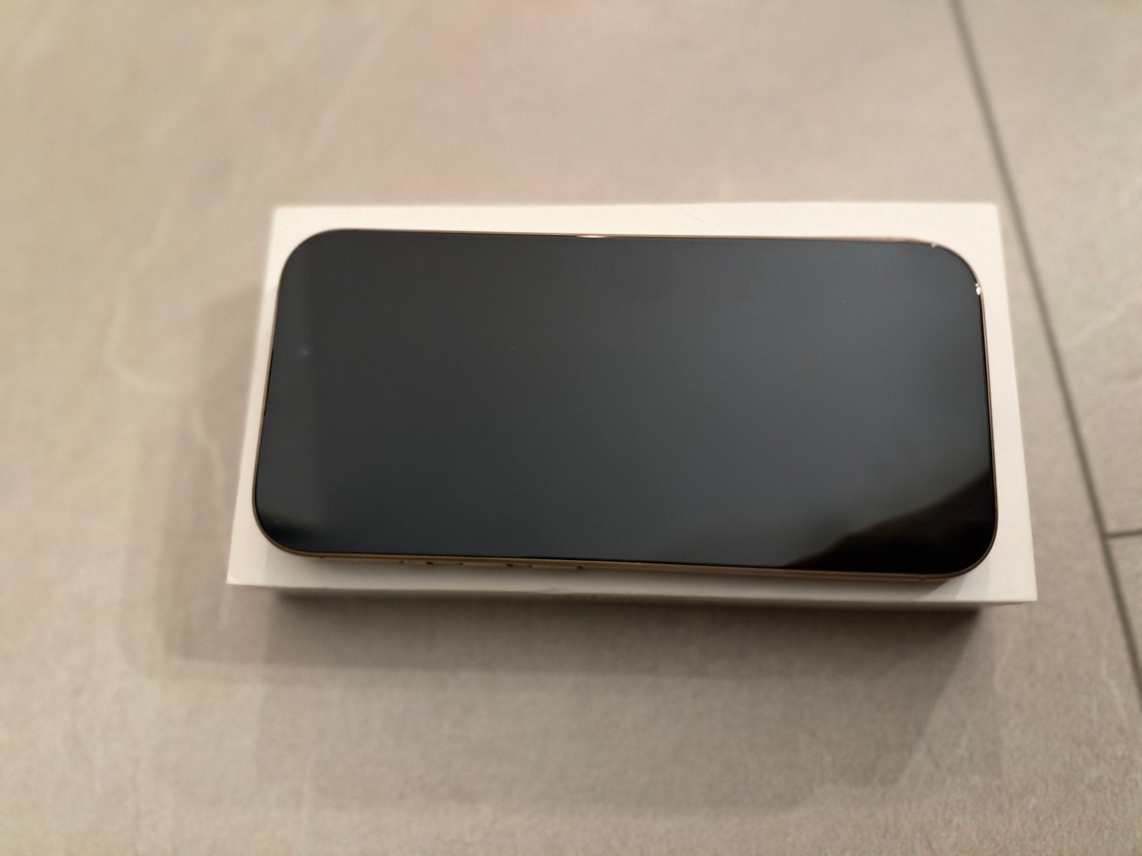 Foto 6 van Apple Iphone 16 pro 256GB