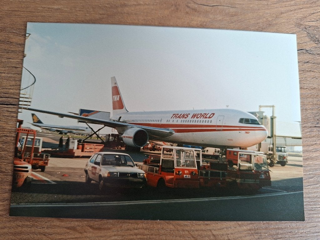 Vintage TWA Vliegtuig Foto - Jaren '80 Luchtvaart, Ophalen of Verzenden, Zo goed als nieuw, Kaart, Foto of Prent