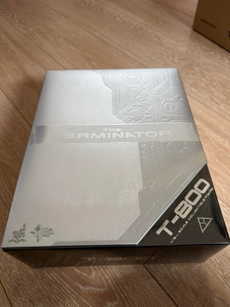 Hot Toys MMS136 Terminator Tech Noir version Schwarzenegger, Ophalen of Verzenden, Zo goed als nieuw, Film, Beeldje, Replica of Model
