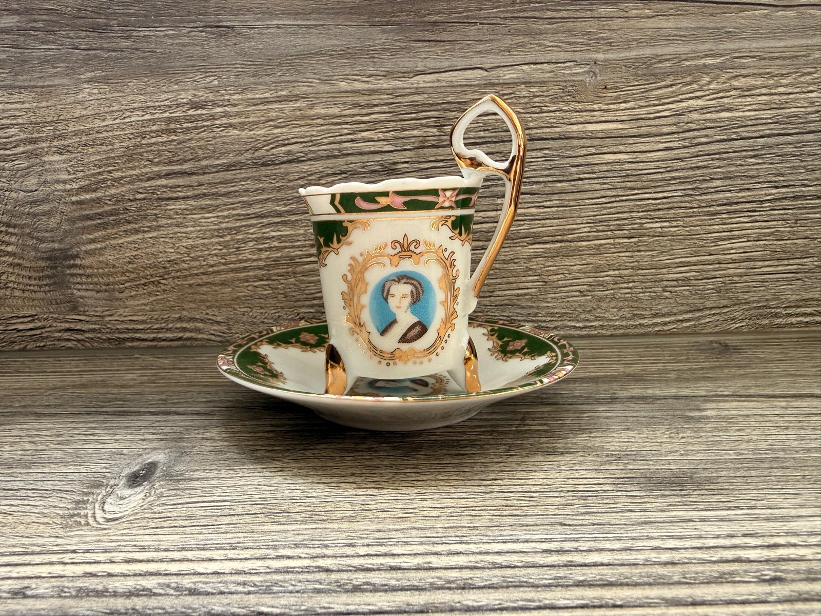Vintage Weens Espressokopje met Schotel - Groen/Goud, Ophalen of Verzenden
