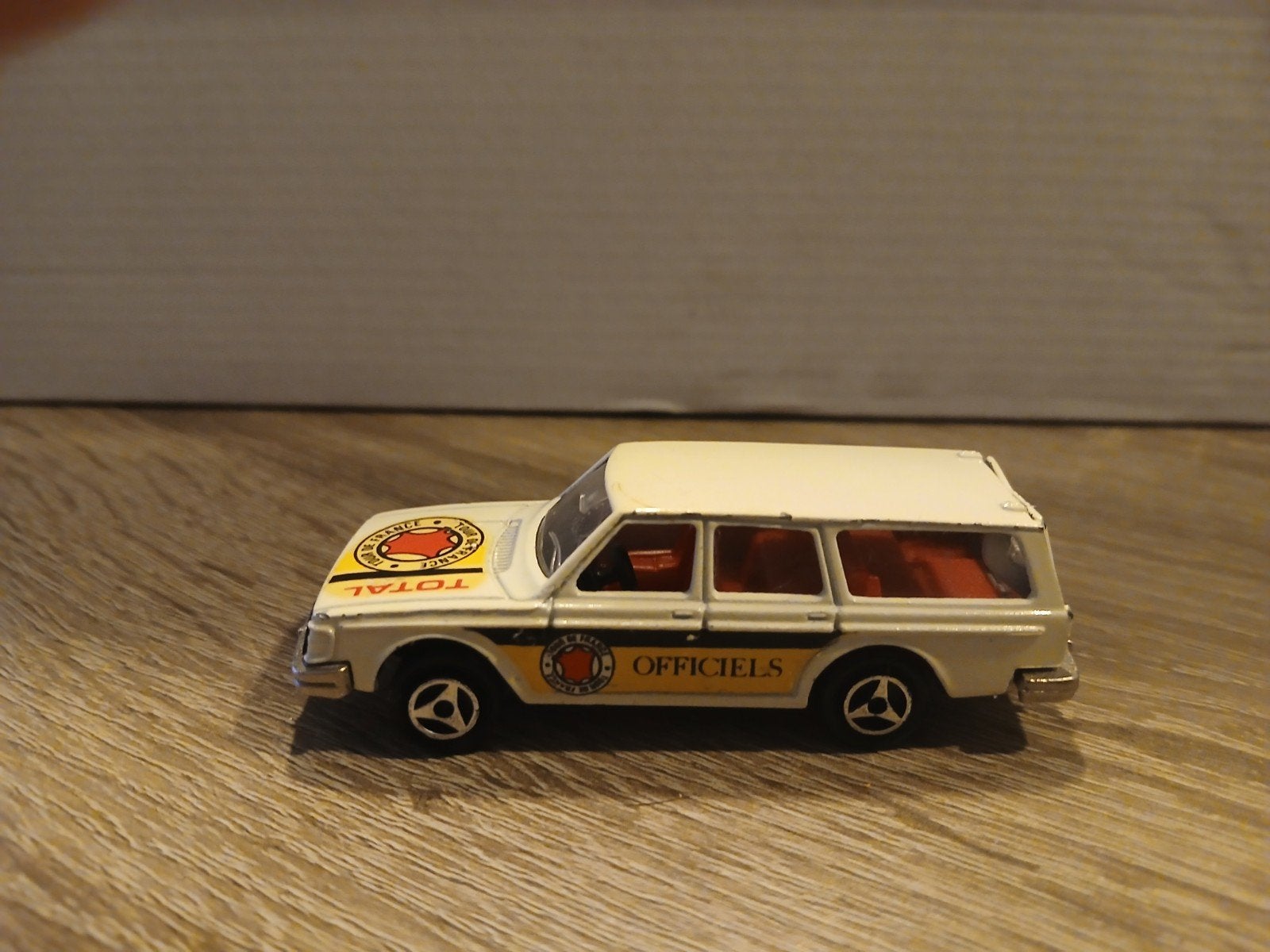 Majorette 220 Volvo 245DL "Tour de France" stationwagen. 70, Ophalen of Verzenden, Auto