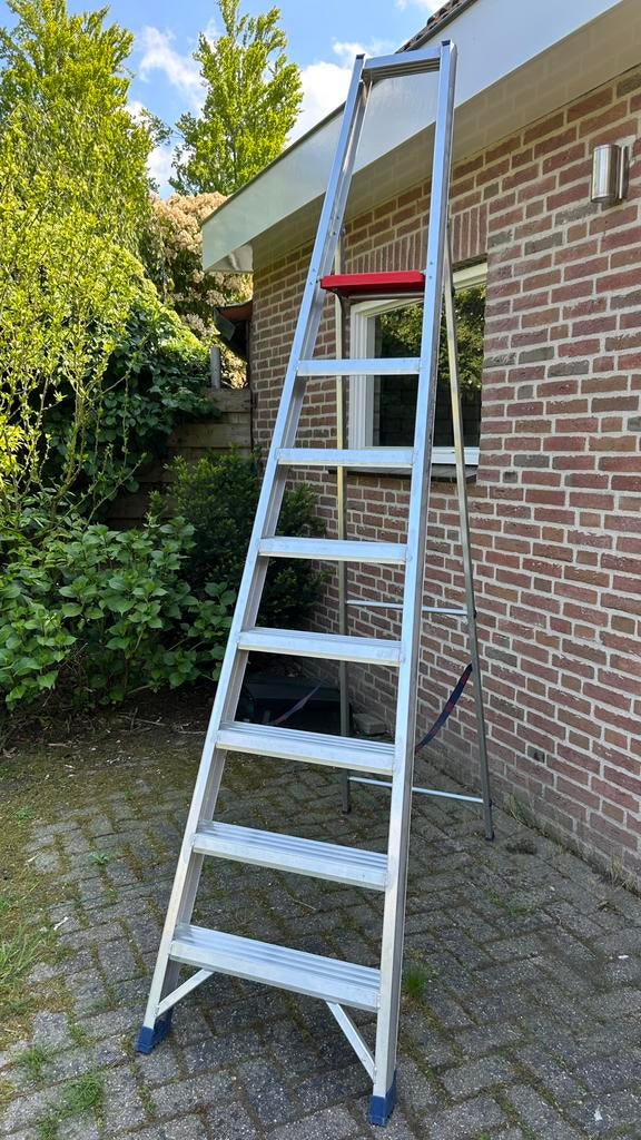 Ladder merk Altrex type Castor 8 treden 1.90m aluminium, Doe-het-zelf en Verbouw, Ladders en Trappen, Ophalen, Zo goed als nieuw