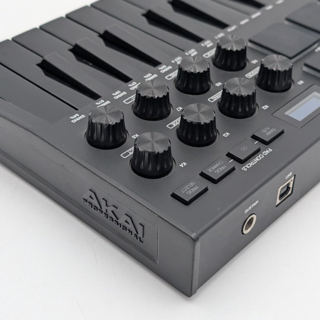 AKAI MPK Mini midi keyboard Black edition - Nette staat, Akai, Zo goed als nieuw, Support@akai.com, Akai Professional
200 Scenic View Drive
Suite 201
Cumberland, RI 02864
United States