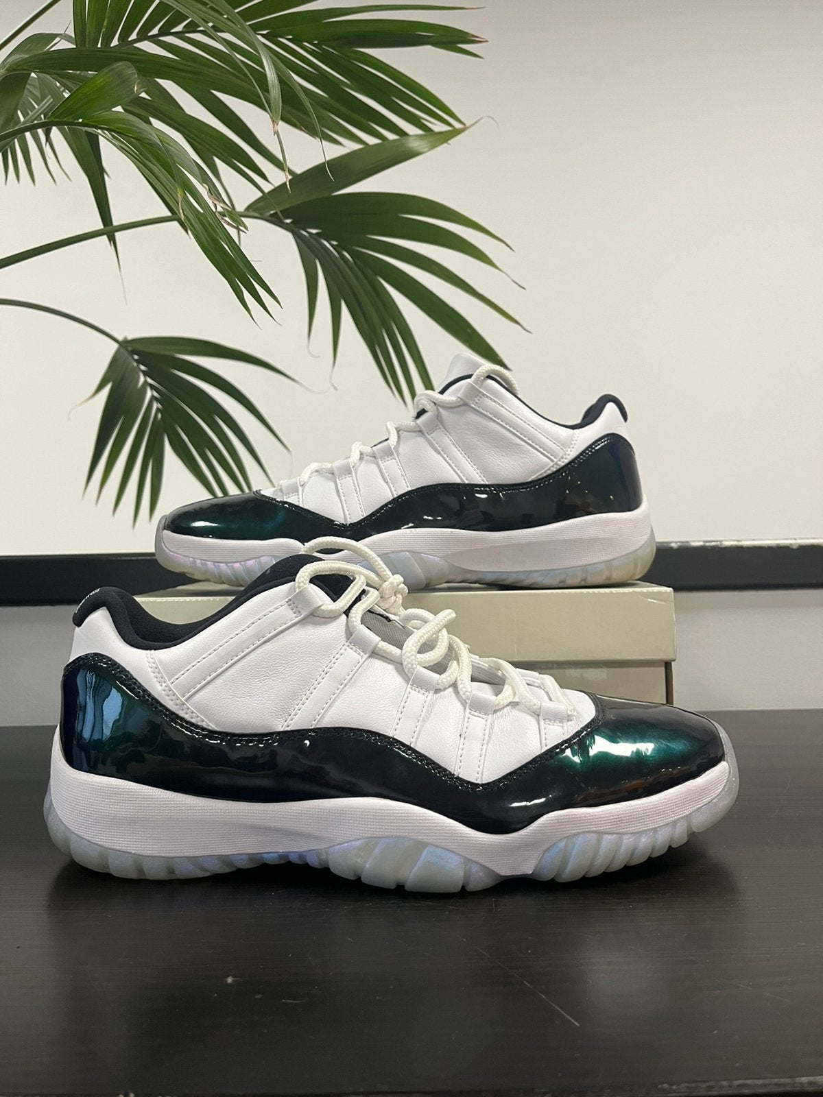 Jordan 11 Low Iridescent, Wit, Ophalen of Verzenden, Sneakers of Gympen, Zo goed als nieuw