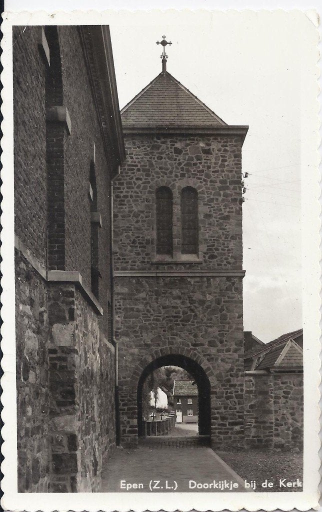 K234 oude ongelopen ansichtkaart doorkijkje bij de kerk epen, Ophalen of Verzenden, 1960 tot 1980, Ongelopen