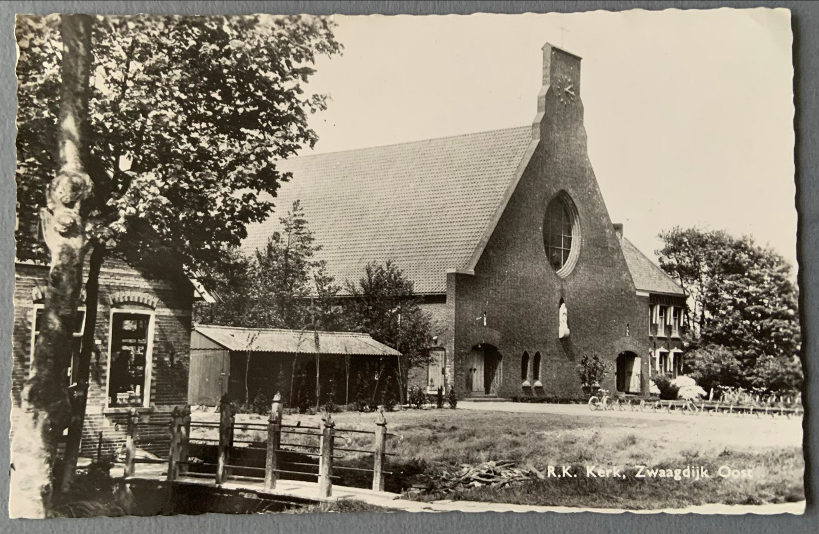 R.K. Kerk, Zwaagdijk Oost - Uitgave W.J. Aker, Ophalen of Verzenden, 1920 tot 1940, Gelopen, Noord-Holland