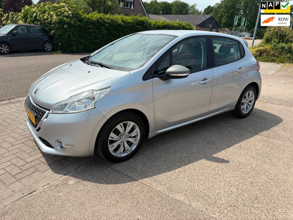 Peugeot 208 1.2 VTi Access, Auto's, Voorwielaandrijving, Euro 5, Gebruikt, 31 €/maand