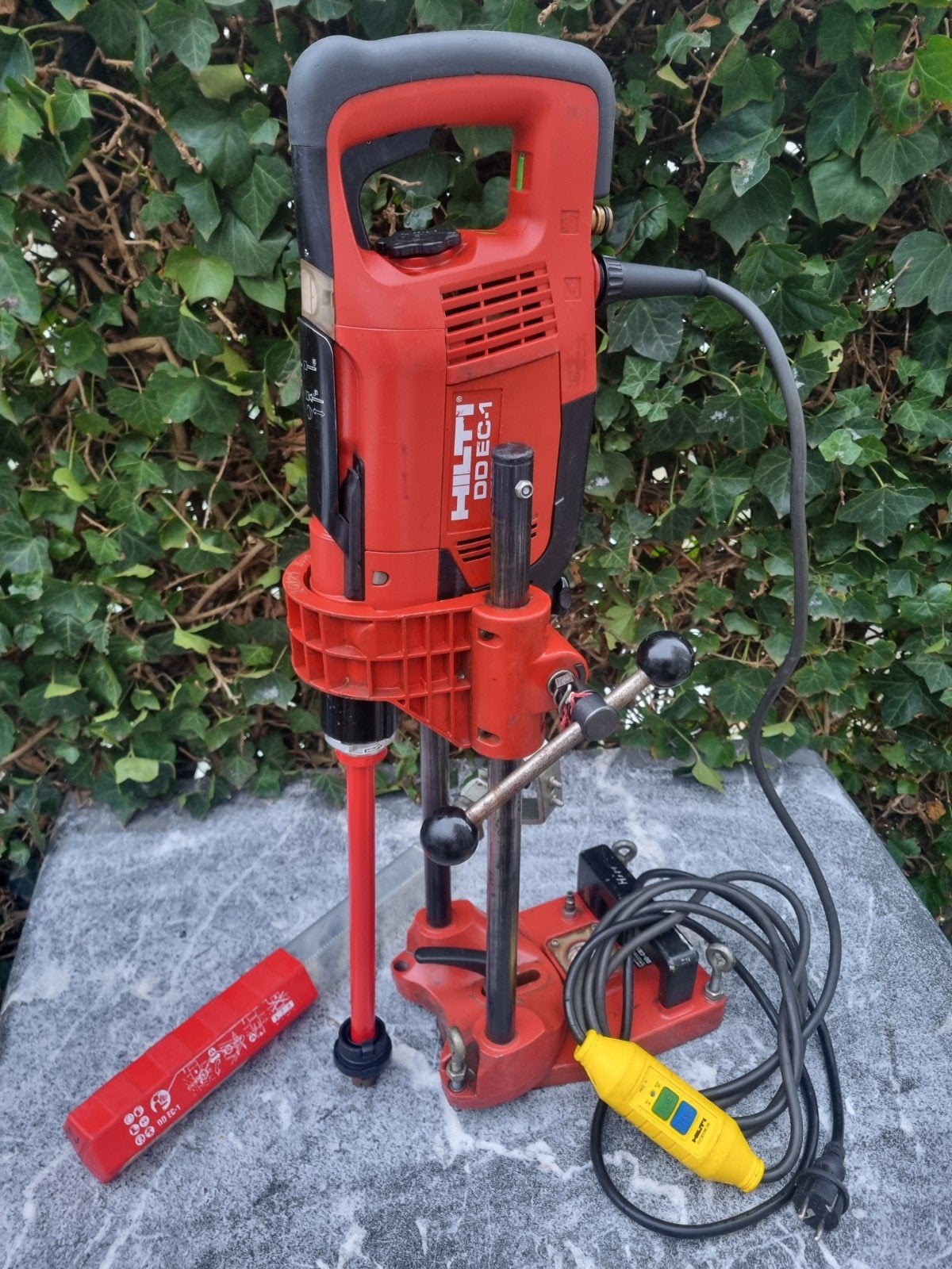 Hilti DD Diamantboormachine met Statief en Koffer, Ophalen of Verzenden, Gebruikt, 600 watt of meer, Boormachine