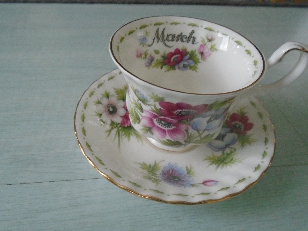 royal albert, flowers of the month, march, kop en schotel, Huis en Inrichting, Keuken | Servies, Klassiek, Ophalen of Verzenden