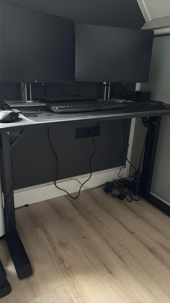 LED game bureau, toetsenbord, boxen en meer, Ophalen, Zo goed als nieuw, Zwart