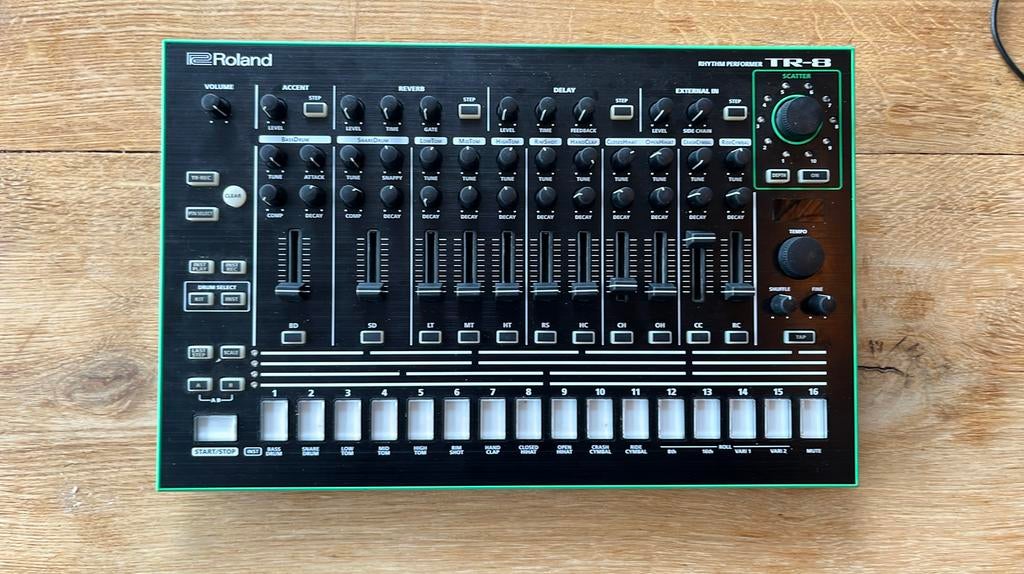 Roland TR8 met 7x7 en 6x6 expansion inclusief dustcover, Ophalen, Gebruikt, Roland