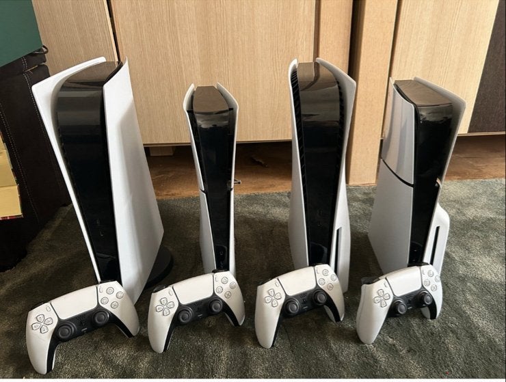 3x PlayStation 5 Digital Slim 1TB - ZGAN BELLER IS SNELLER, Spelcomputers en Games, Ophalen of Verzenden, Zo goed als nieuw, Playstation 5 Digital