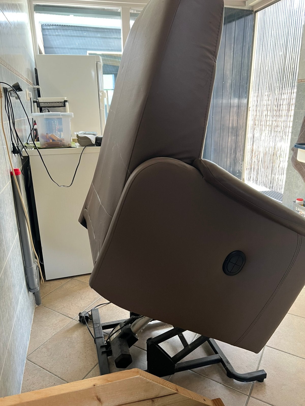 Elektrische sta op stoel, Huis en Inrichting, Fauteuils, Ophalen, Zo goed als nieuw, 75 tot 100 cm
