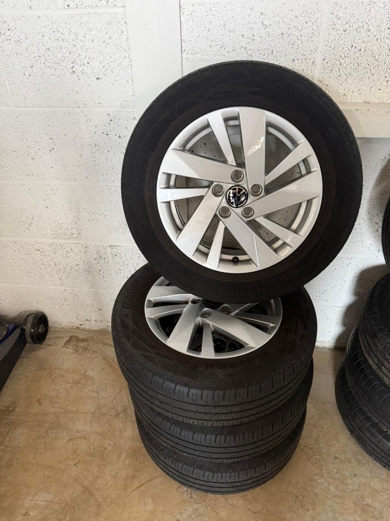 Originele Volkswagen Polo 2Gvelgenset met Continental banden, Auto-onderdelen, Banden en Velgen, Ophalen, 15 inch, Velg(en), Nieuw