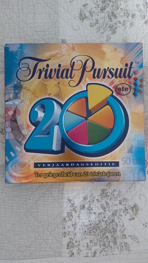 Trivial Pursuit 20ste Verjaardagseditie, Hobby en Vrije tijd, Gezelschapsspellen | Bordspellen, Vijf spelers of meer, Ophalen of Verzenden
