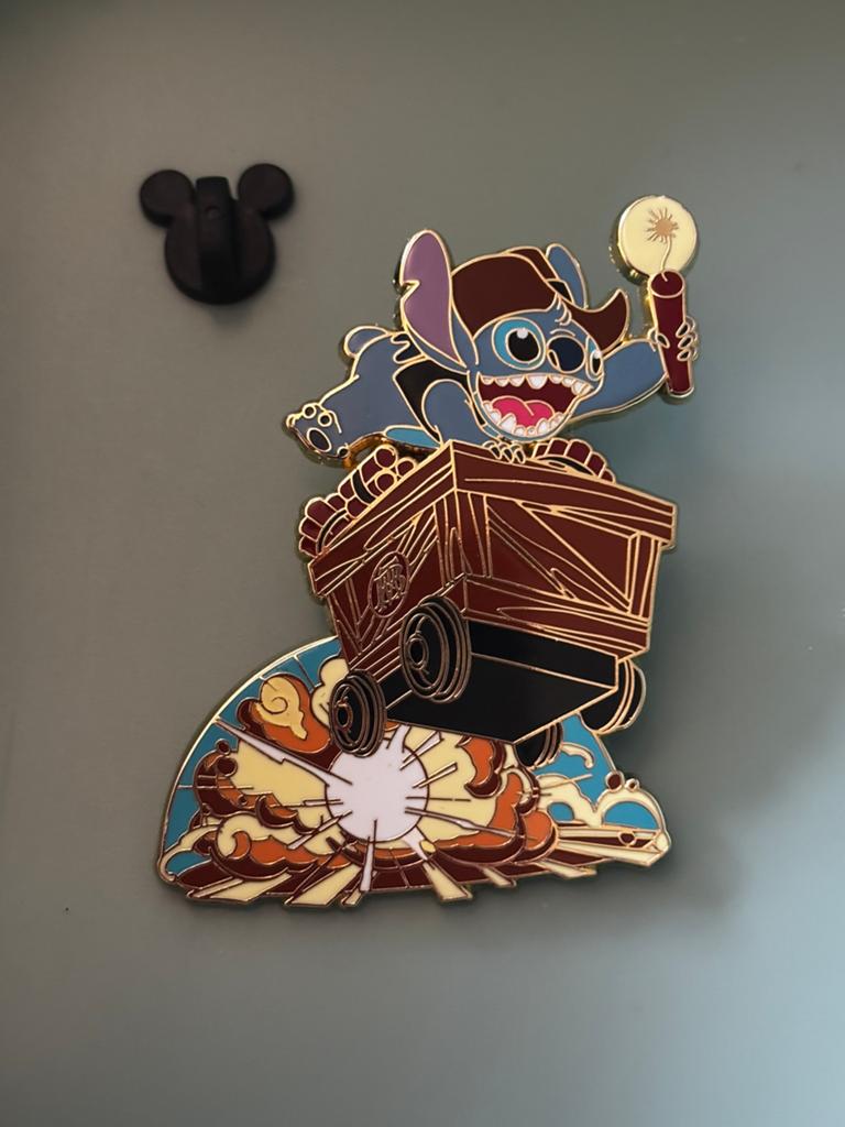 Disney Stitch Big thunder mountain Pin - Lilo & Stitch, Ophalen of Verzenden, Overige figuren, Zo goed als nieuw, Overige typen