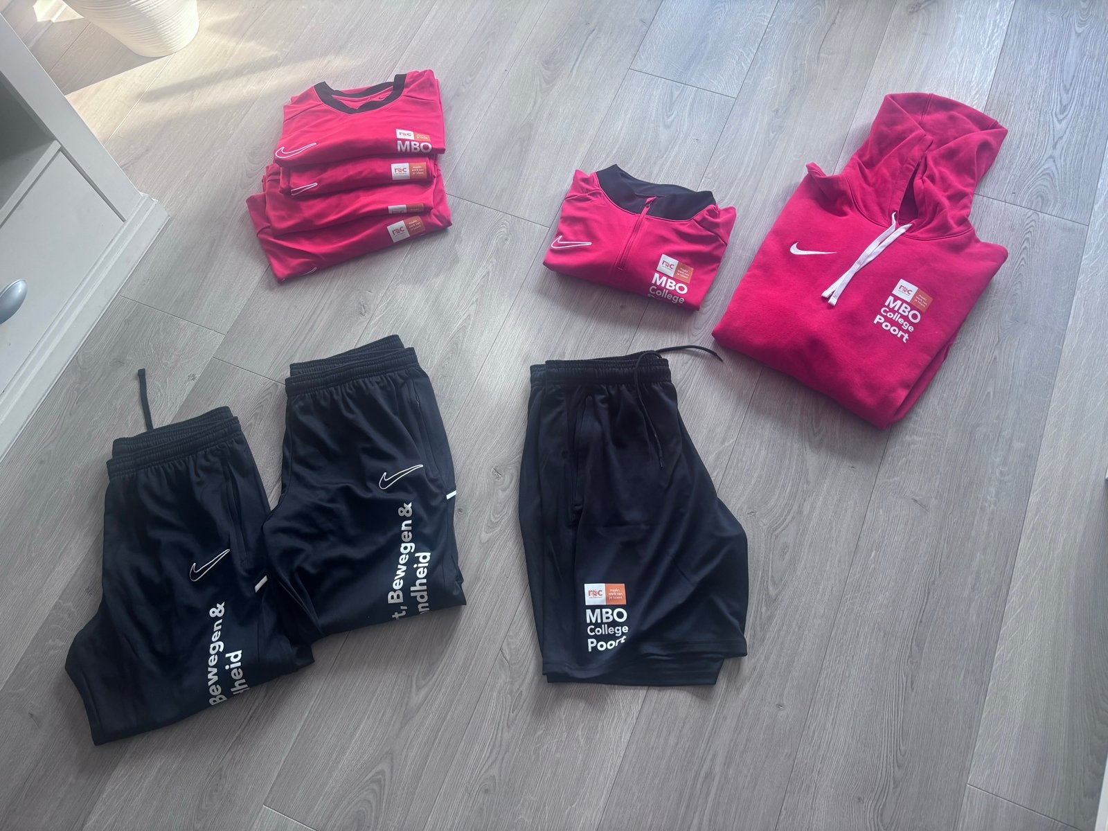 Nike Kledingpakket Sport en Bewegen MBO College Poort Almere, Maat 52/54 (L), Meerkleurig, Nieuw, Ophalen of Verzenden