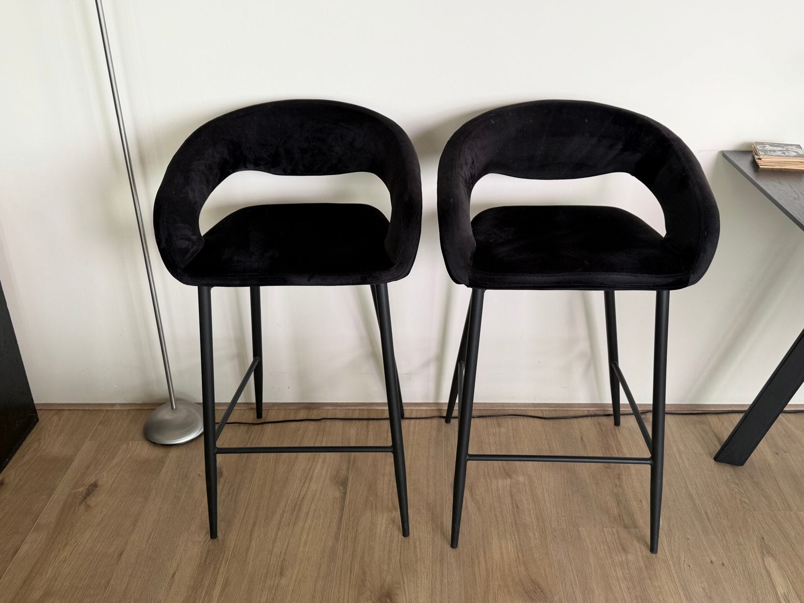 Kick barkruk Lenn Velvet - Zwart - Set van 2, Ophalen, Met voetsteun, Zo goed als nieuw, 90 cm of meer