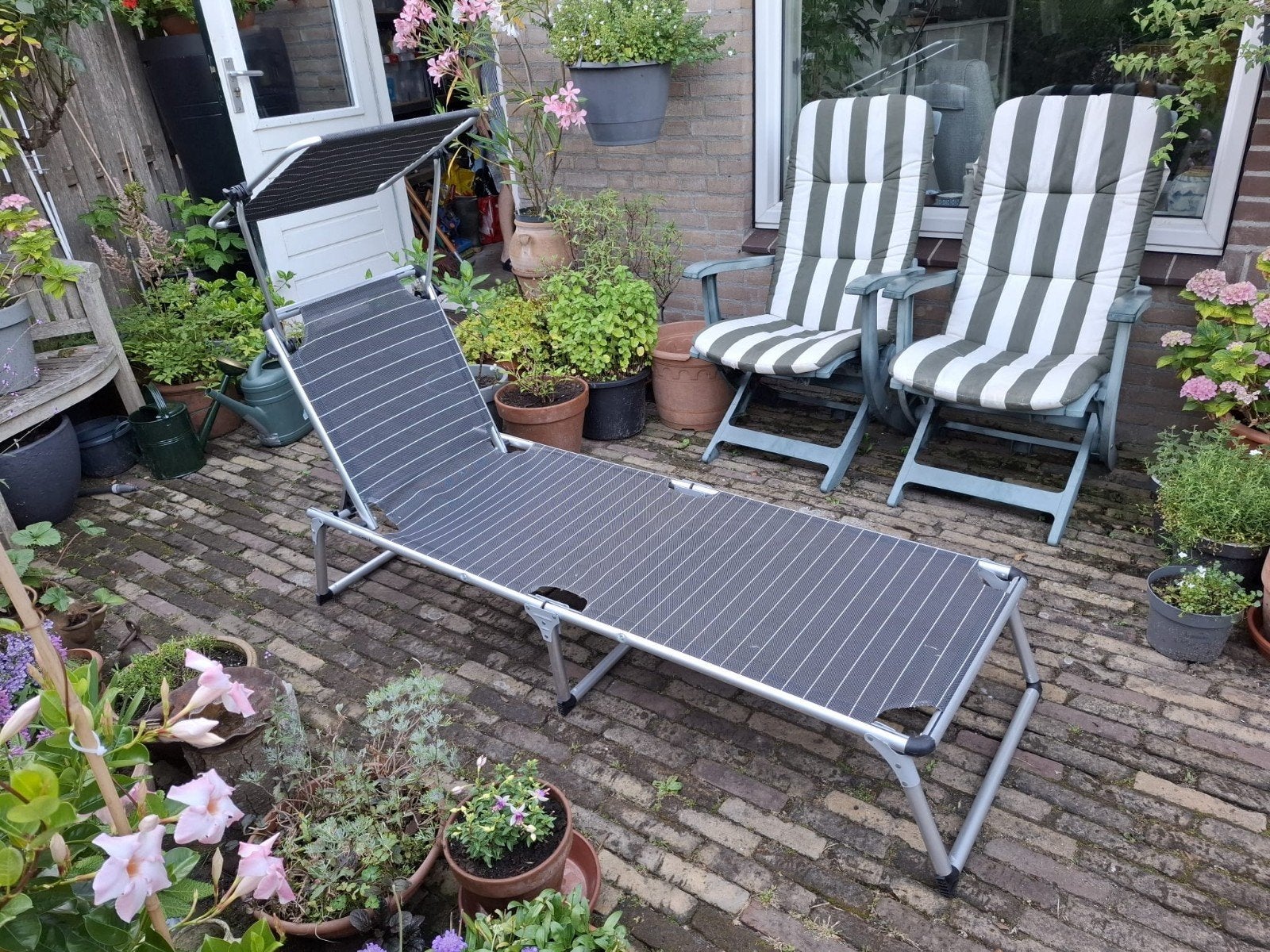 ligbed met zonnedak, Ophalen, Zo goed als nieuw, Aluminium, Verstelbaar