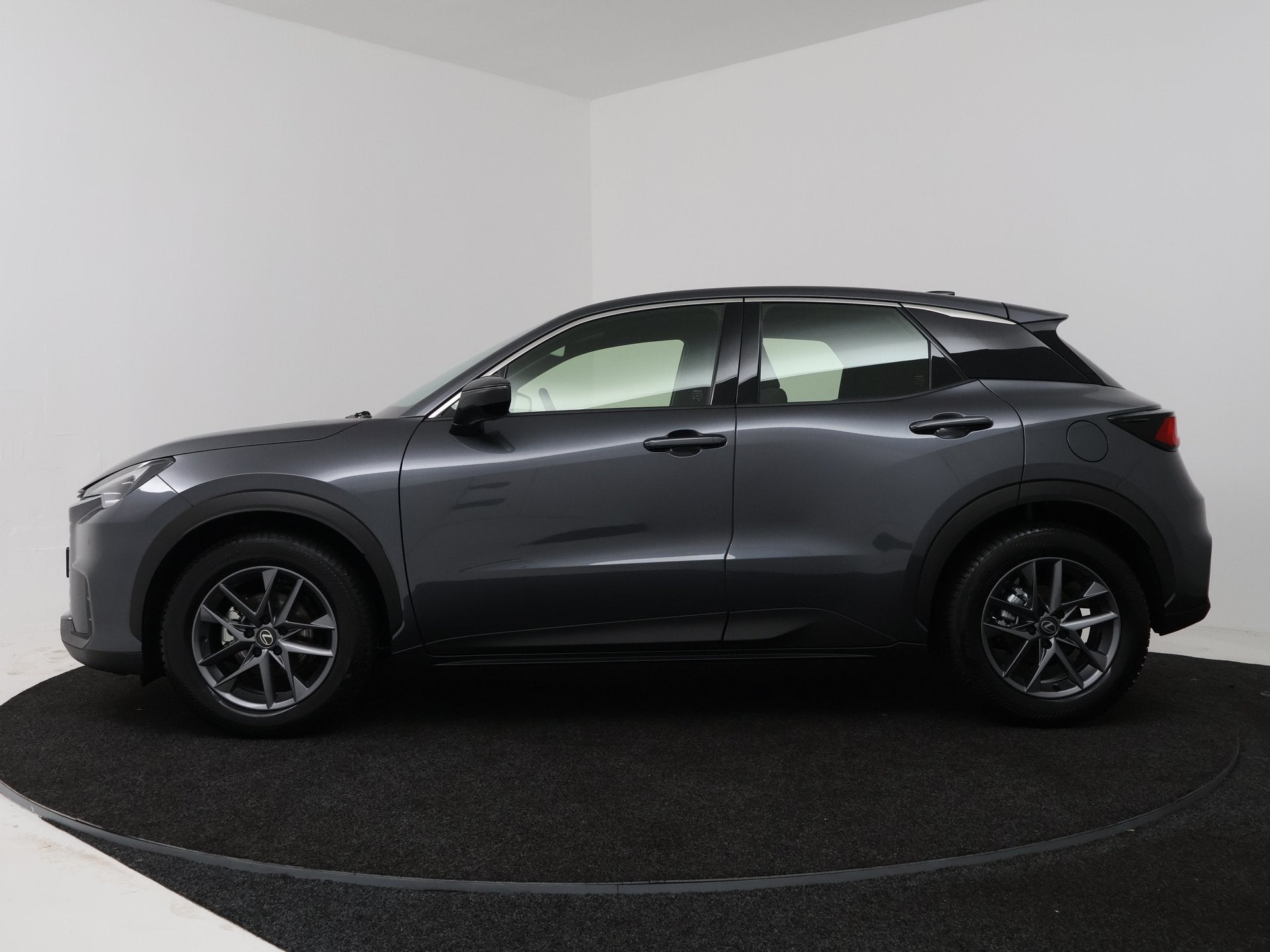Lexus LBX 1.5 Hybrid Business Line | Navigatie | PDC |, Auto's, Bedrijf, 650 kg, Hybride Elektrisch/Benzine, SUV of Terreinwagen