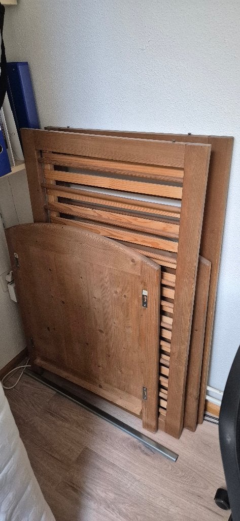 Ledikant hout inclusief matras en matrasbeschermer, Ophalen, Gebruikt, Ledikant