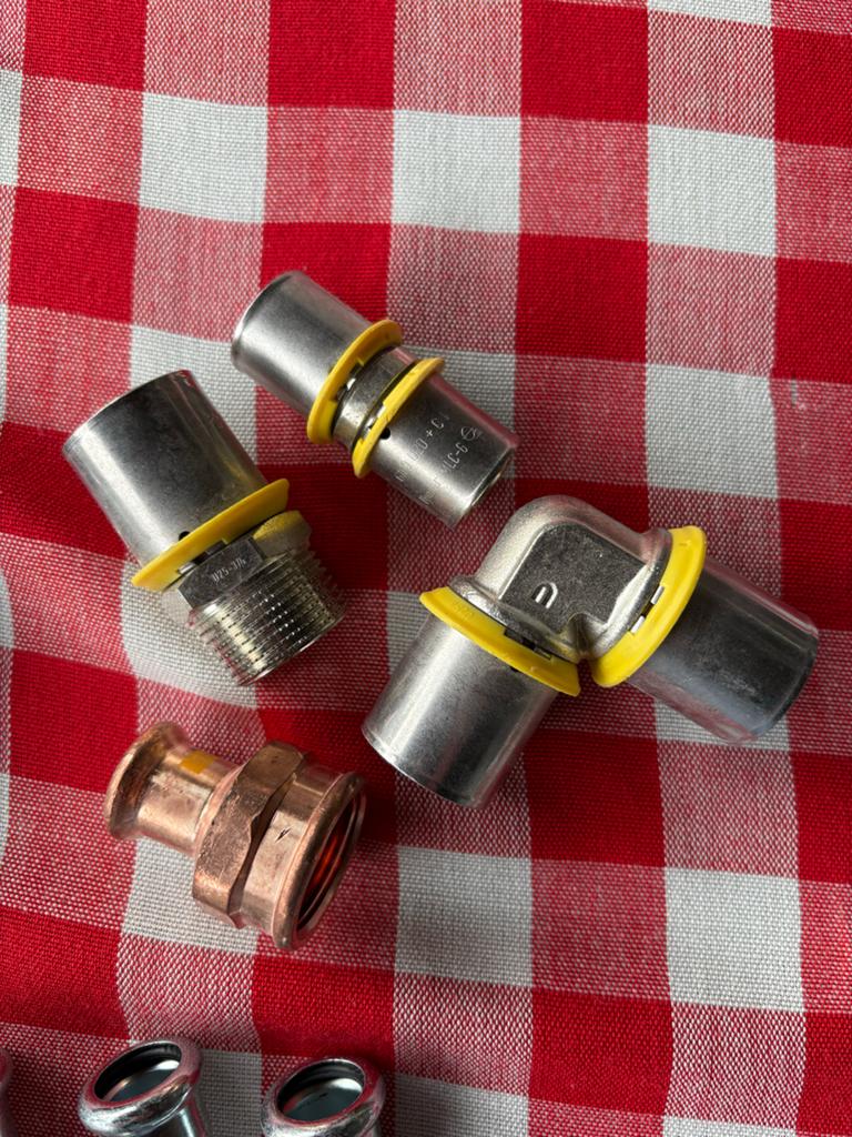 Uponor en Bonfix Gas/Water Koppelingen Diverse Maten, Doe-het-zelf en Verbouw, Buizen en Afvoer, Overige materialen, Overige typen